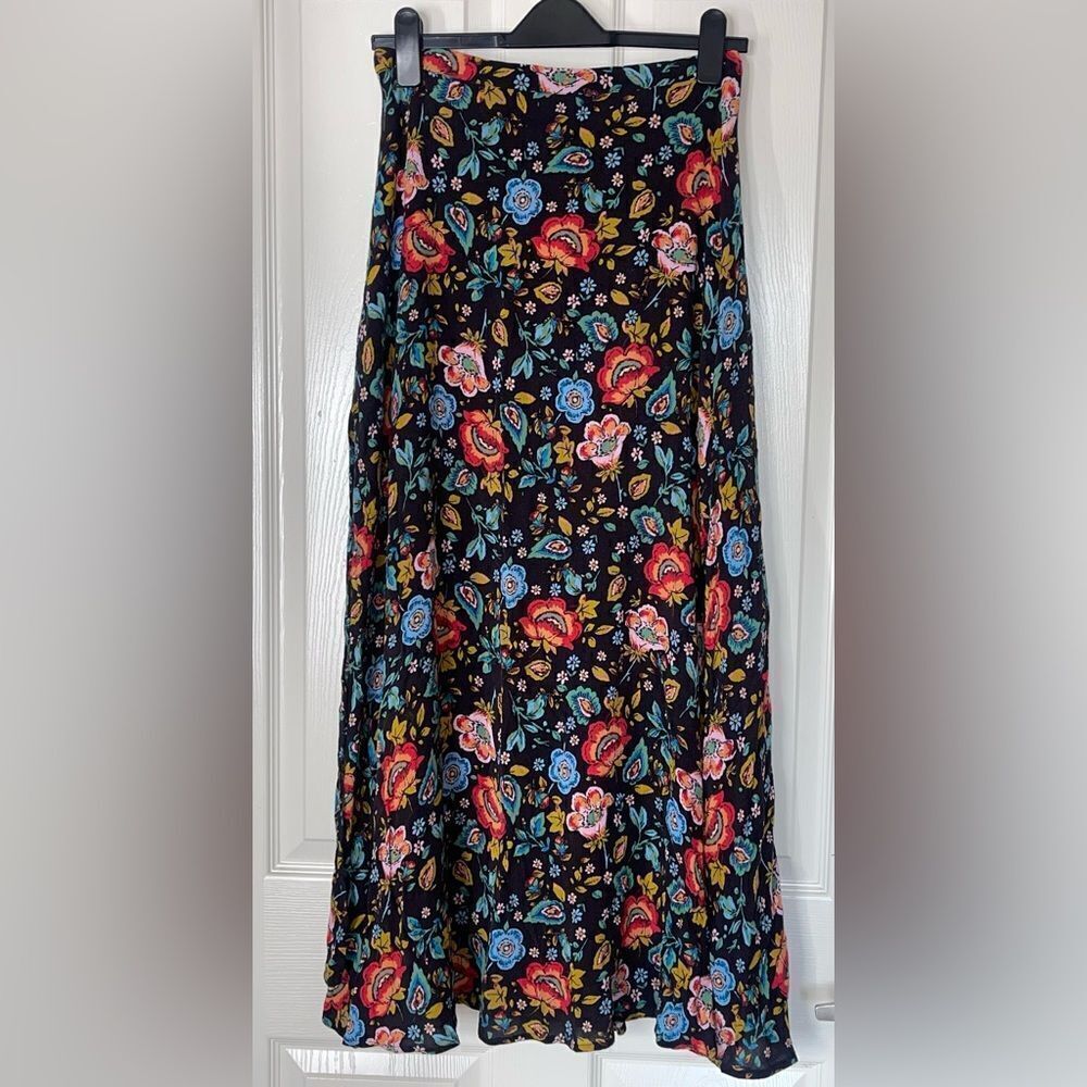 Sadie & Sage maxi skirt with side splits size s